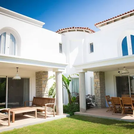 Lux With Private Pool And Jacuzzi Bodrum